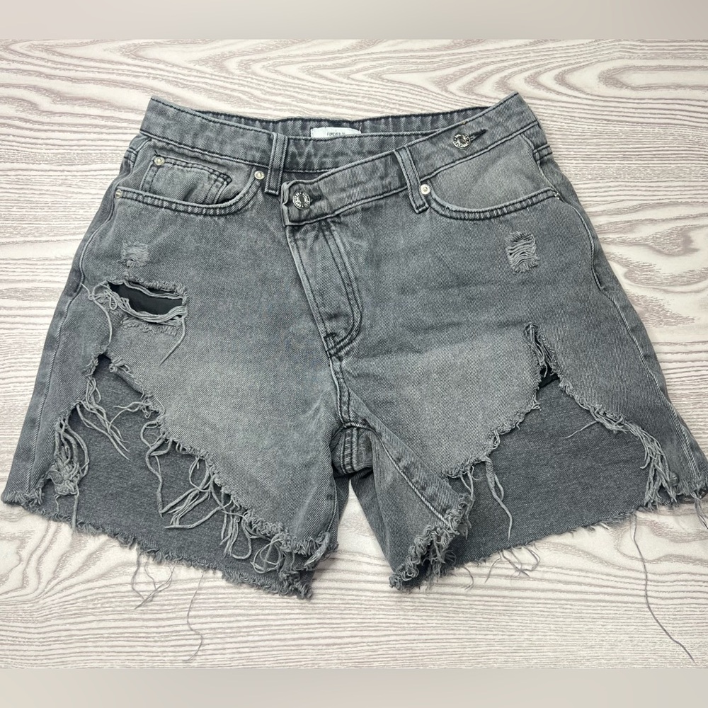 Distressed Crossover Waist Gray Denim Shorts – Edgy Raw Hem Cutoff Style Sz 27